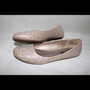 No Call sparkly gold flats